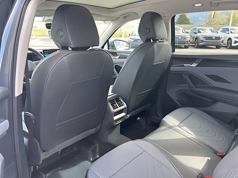 New 2026 Volkswagen Tiguan SE AWD/4WD image 17