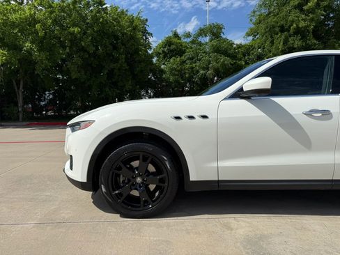 Used 2018 Maserati Levante AWD/4WD image 15