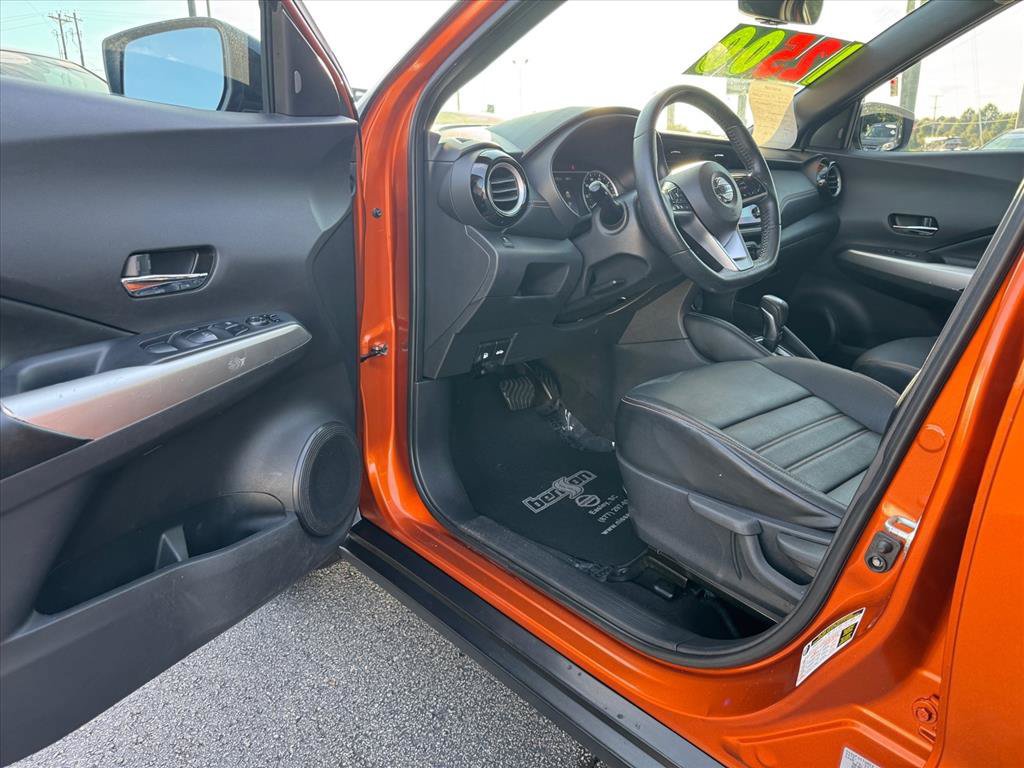 Used 2019 Nissan Kicks SR w/ SR Premium Package FWD image 13