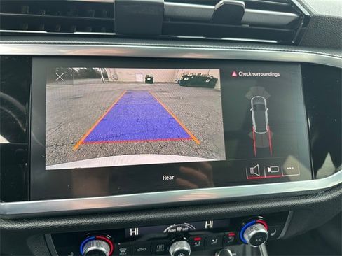 Used 2024 Audi Q3 2.0T Premium image 17