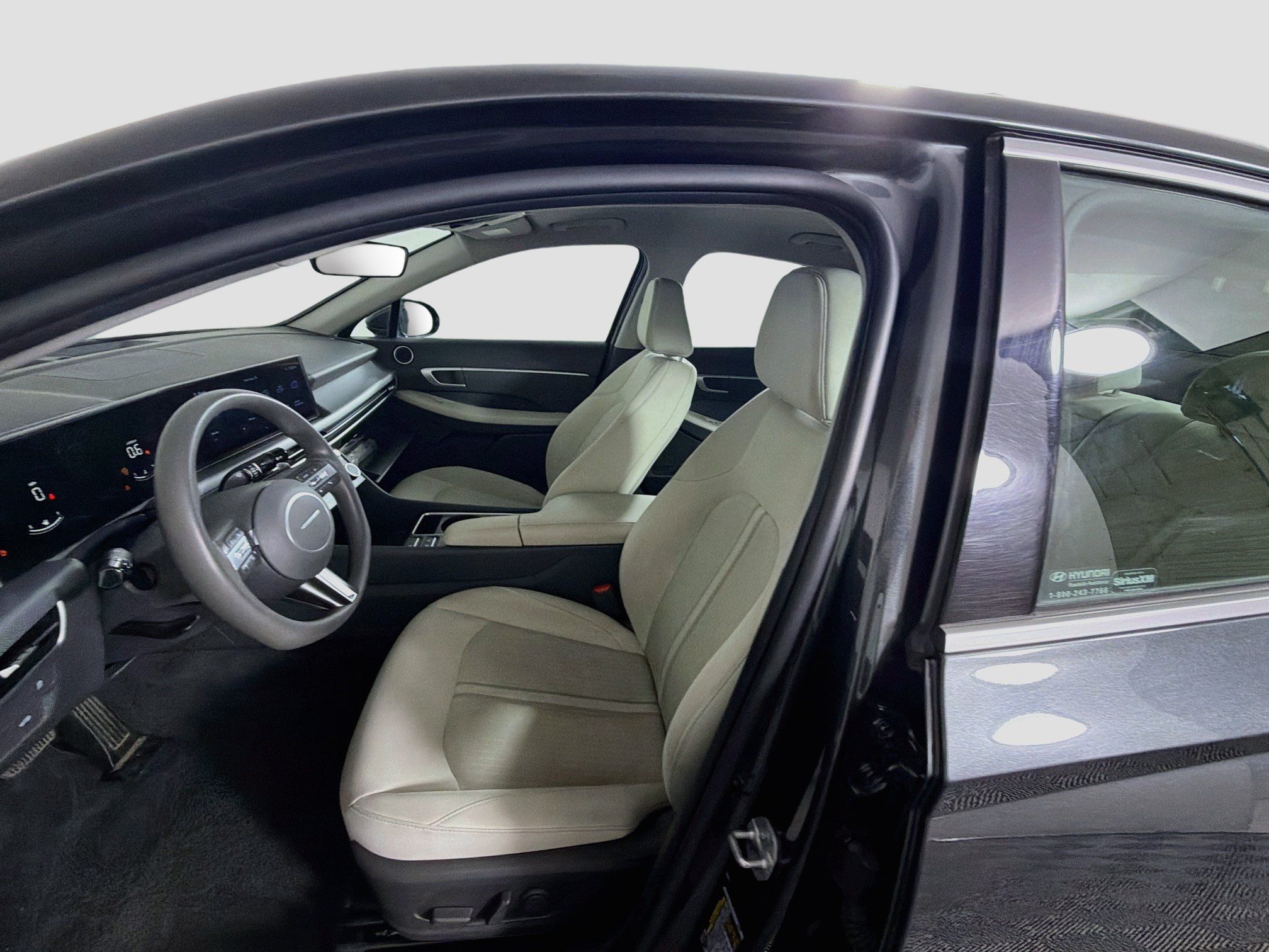 Used 2025 Hyundai Sonata SEL FWD image 13