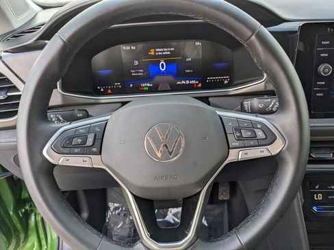 Certified 2025 Volkswagen Taos SE image 30