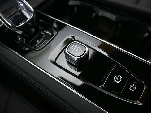 Used 2025 Volvo XC90 B5 Plus image 26