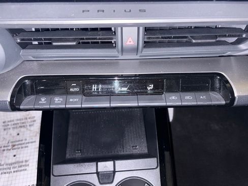 Used 2025 Toyota Prius LE image 28