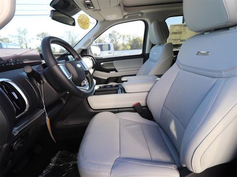 New 2026 Ford Expedition Platinum w/ Driver's Package image 2