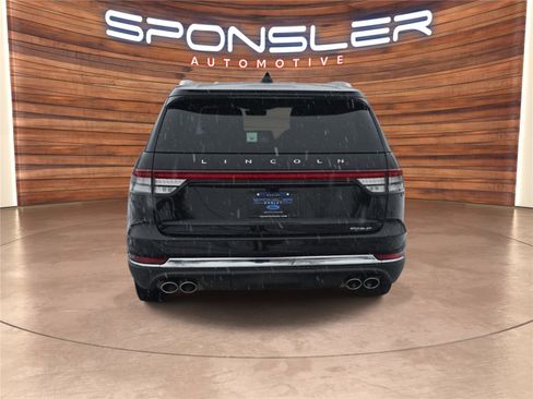 Used 2025 Lincoln Aviator AWD image 4
