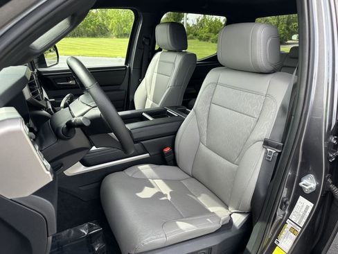 Used 2025 Toyota Tundra SR5 w/ SR5 Premium Package AWD/4WD image 15