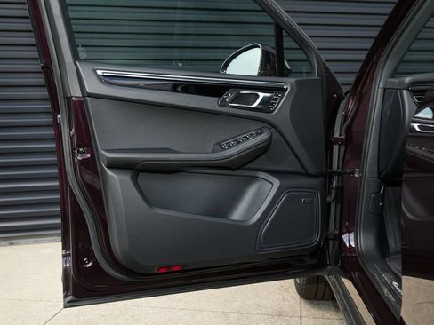Certified 2026 Porsche Macan AWD/4WD image 18
