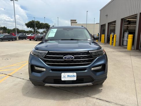 Used 2020 Ford Explorer XLT w/ Equipment Group 202A RWD image 3