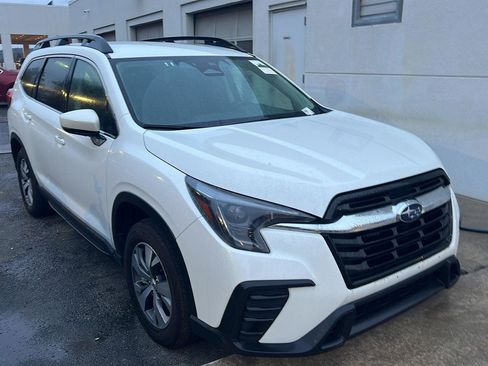 Used 2024 Subaru Ascent Premium w/ Convenience Package image 5