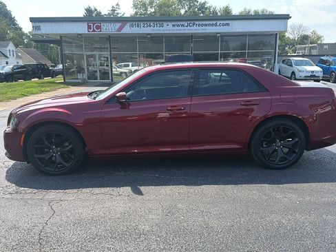 Used 2022 Chrysler 300 S RWD image 8