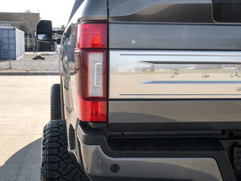Used 2022 Ford F250 Platinum w/ FX4 Off-Road Package AWD/4WD image 53