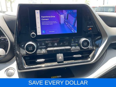 Used 2024 Toyota Highlander XLE FWD image 9