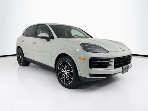 Certified 2024 Porsche Cayenne AWD/4WD image 7