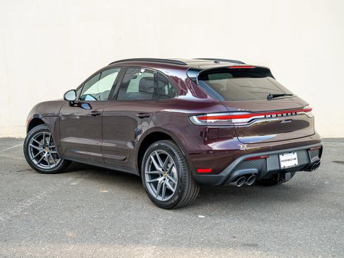 Certified 2025 Porsche Macan image 3