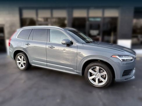 Used 2021 Volvo XC90 T6 Momentum image 7
