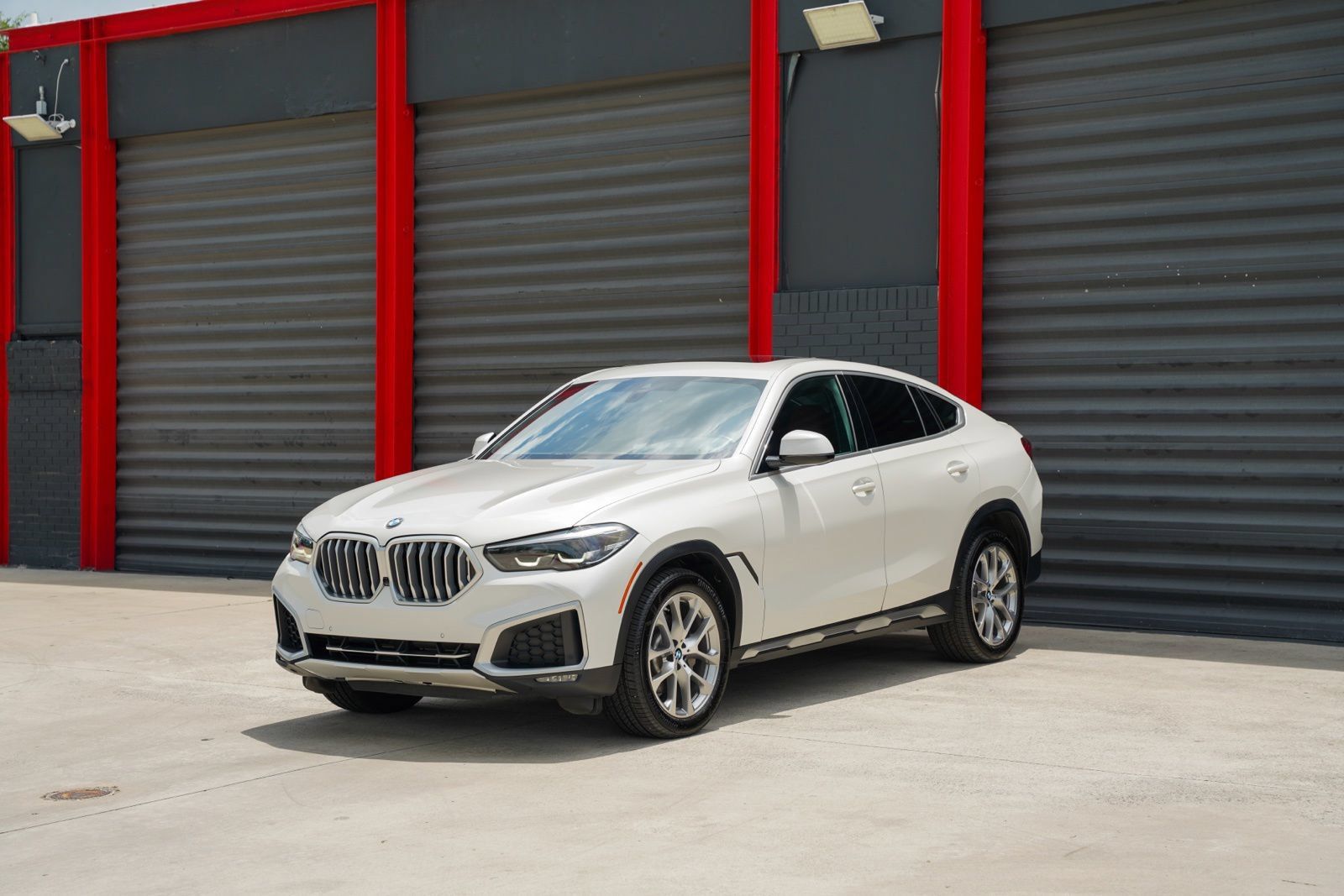 Used 2021 BMW X6 xDrive40i w/ Premium Package AWD/4WD image 1