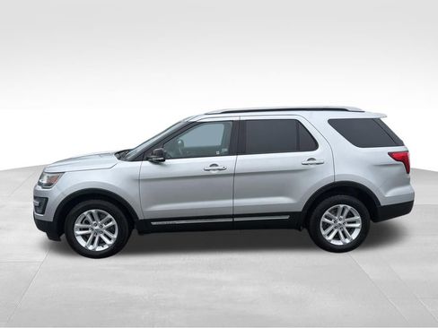 Used 2016 Ford Explorer XLT w/ Equipment Group 201A image 2