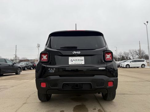 Used 2015 Jeep Renegade Latitude w/ Popular Equipment Group image 25