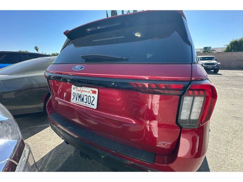 Used 2025 Ford Explorer ST RWD image 5
