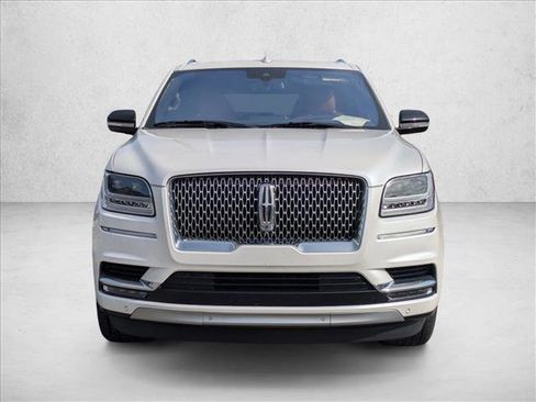 Used 2019 Lincoln Navigator Reserve image 2