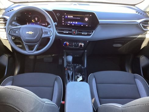 Used 2025 Chevrolet TrailBlazer LT image 4