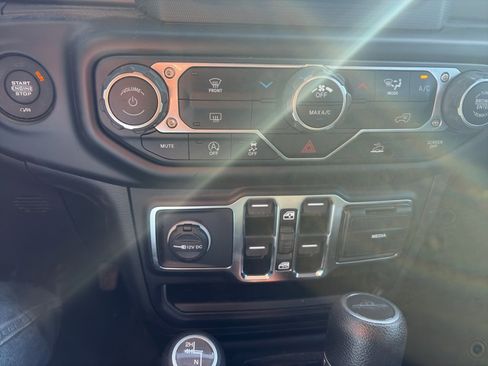 Used 2022 Jeep Gladiator Sport image 10