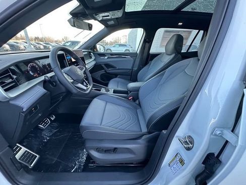 New 2026 Volkswagen Tiguan SE R-Line image 24