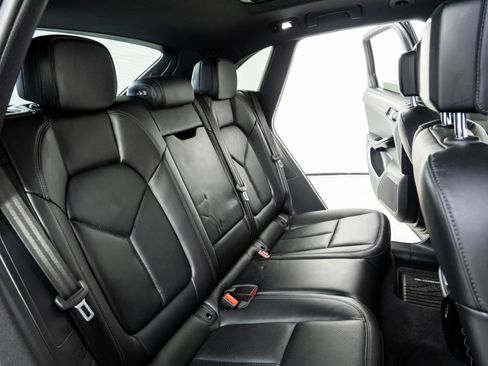 Used 2023 Porsche Macan AWD/4WD image 22