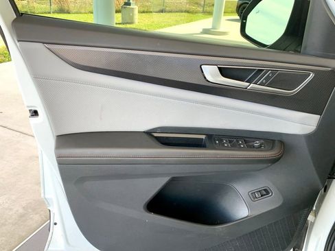 Used 2024 Volkswagen Atlas Peak Edition SE image 11