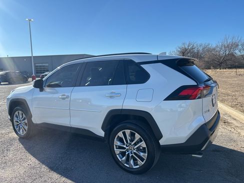 Used 2022 Toyota RAV4 Limited image 8