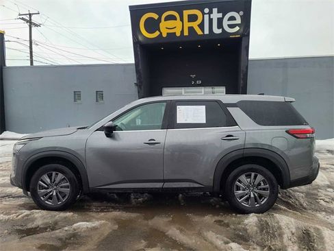 Used 2023 Nissan Pathfinder S image 10