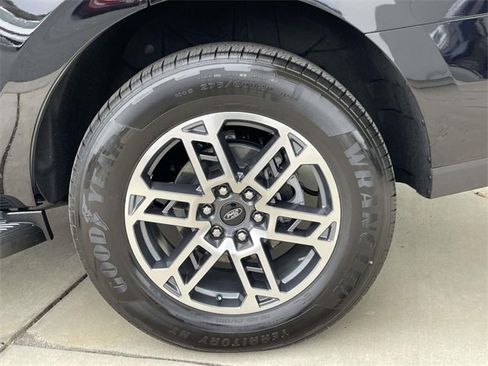 Used 2025 Ford Expedition Active image 13