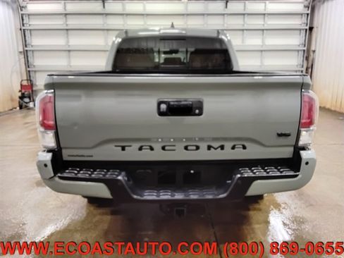 Used 2023 Toyota Tacoma TRD Off-Road w/ Technology Package AWD/4WD image 8