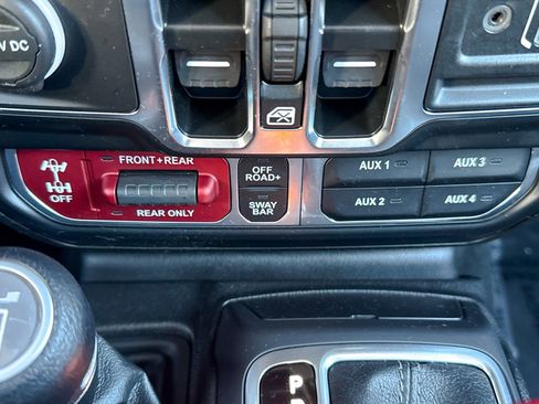 Used 2024 Jeep Wrangler Unlimited Rubicon image 34