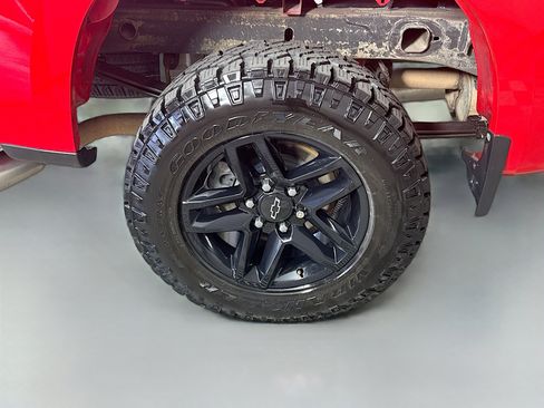 Used 2020 Chevrolet Silverado 1500 Custom Trail Boss w/ Custom Convenience Package AWD/4WD image 31