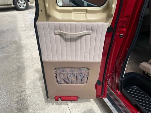 Used 1999 Ford E-150 and Econoline 150 image 42