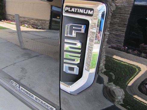 Used 2019 Ford F250 Platinum w/ Platinum Ultimate Package AWD/4WD image 27