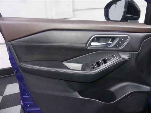 Used 2023 Nissan Rogue Platinum w/ Platinum Premium Package AWD/4WD image 17