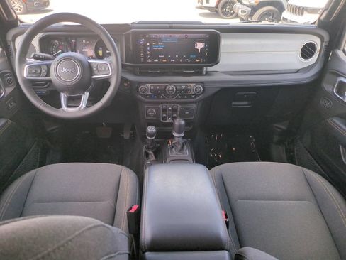 Used 2025 Jeep Wrangler Unlimited Sahara w/ Safety Group AWD/4WD image 16