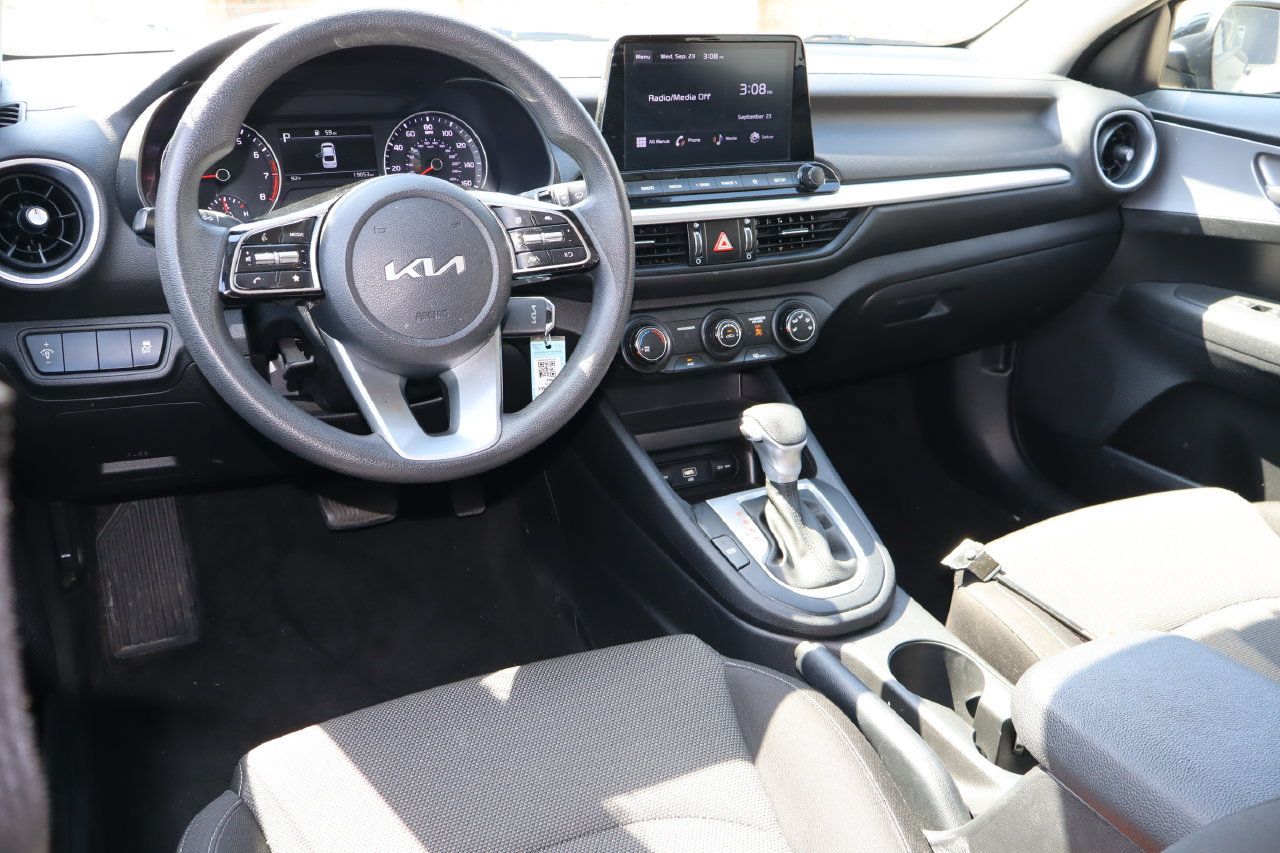 Used 2022 Kia Forte LXS FWD image 4