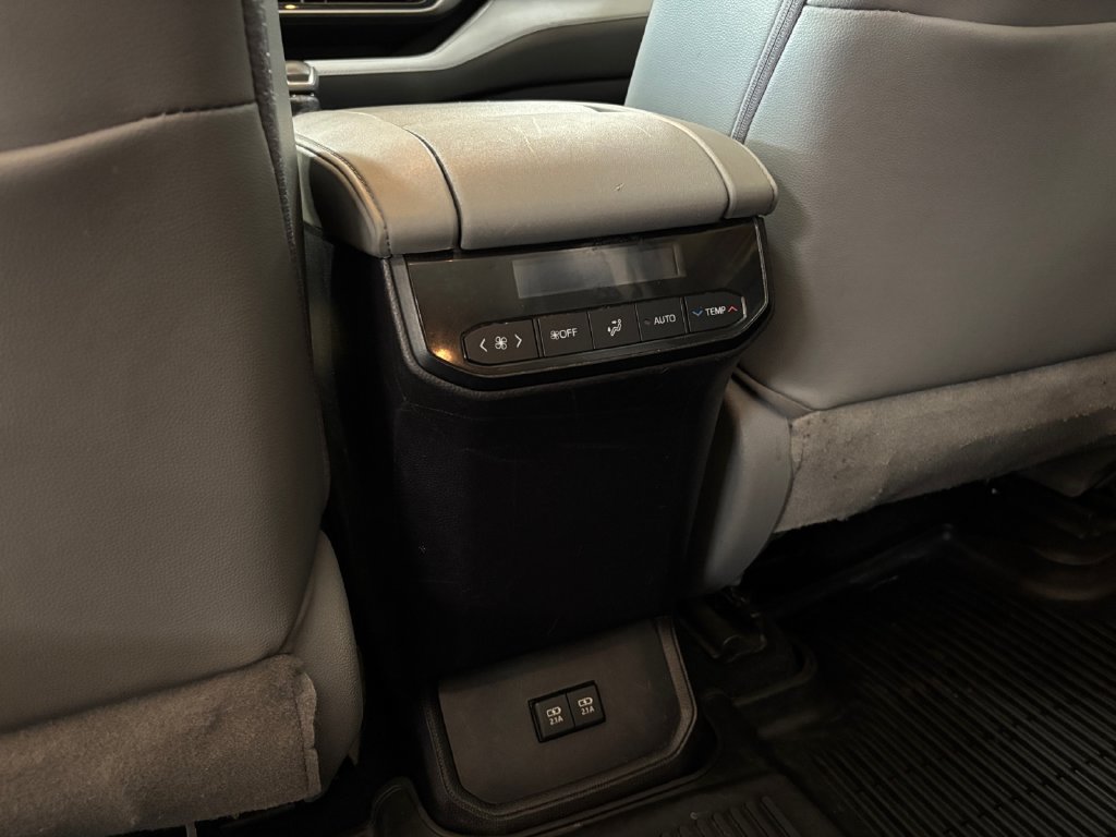 Used 2021 Toyota Highlander XLE FWD image 41