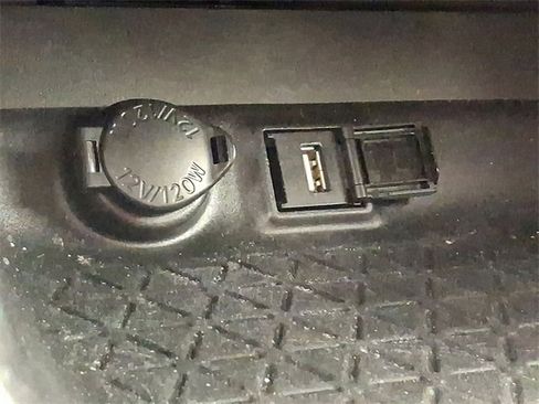 Used 2022 Toyota RAV4 XLE image 25