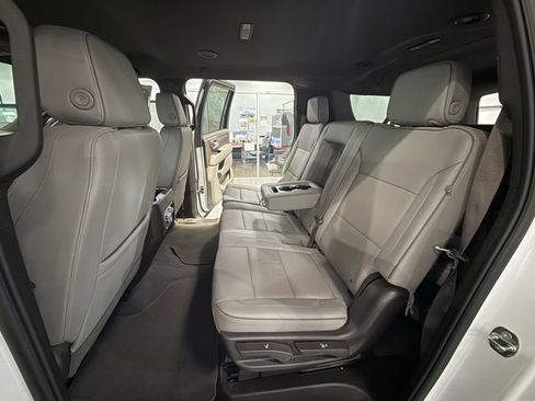 Certified 2024 GMC Yukon XL SLT image 11