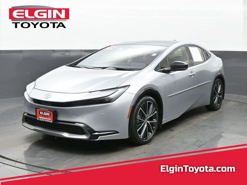 Used 2025 Toyota Prius XLE image 1