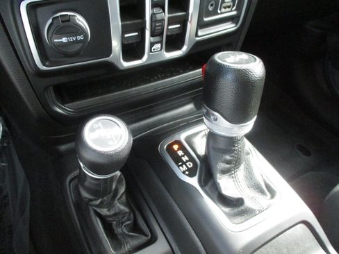 Used 2023 Jeep Wrangler Unlimited Sport AWD/4WD image 31