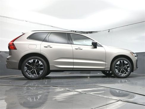 Used 2026 Volvo XC60 B5 Plus w/ Protection Package Premier image 40