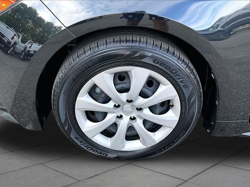 Certified 2022 Toyota Corolla LE w/ Carpet Mat Package (TMS) FWD image 11