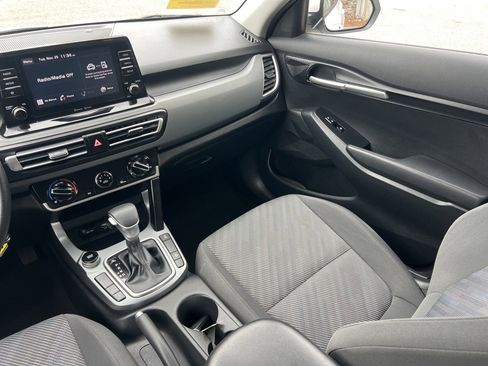 Used 2023 Kia Seltos LX image 19