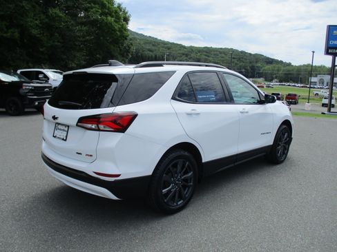 Certified 2022 Chevrolet Equinox RS w/ Infotainment Package AWD/4WD image 5